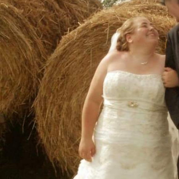 Size 22 Oleg Cassini CWG352 Wedding Gown - Picture 2 of 3